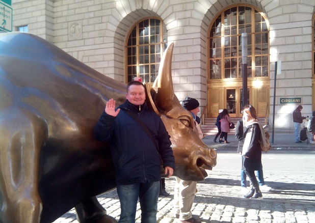 Andrey Zhivotov NY Wall street Bull